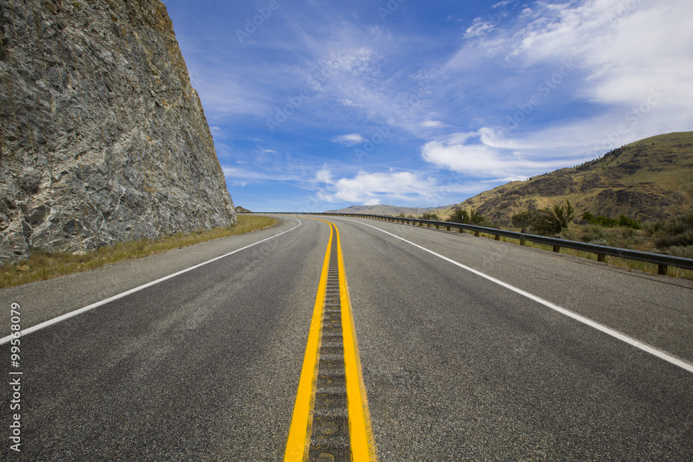 Road going through the mountains