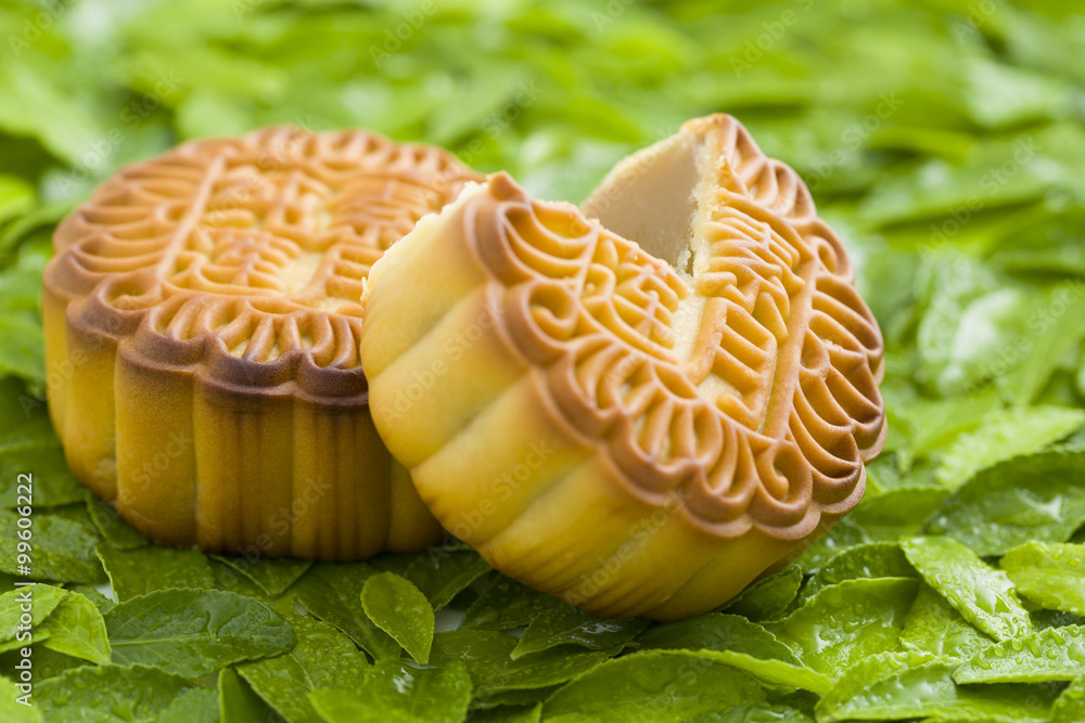 Mooncakes and tea leaves