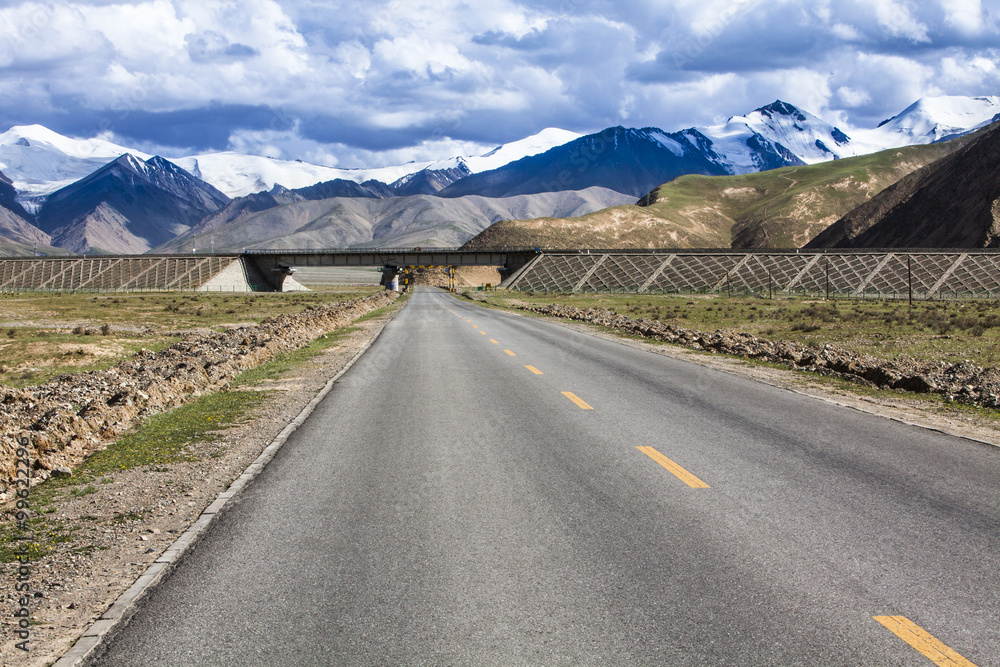 青海省穿山公路