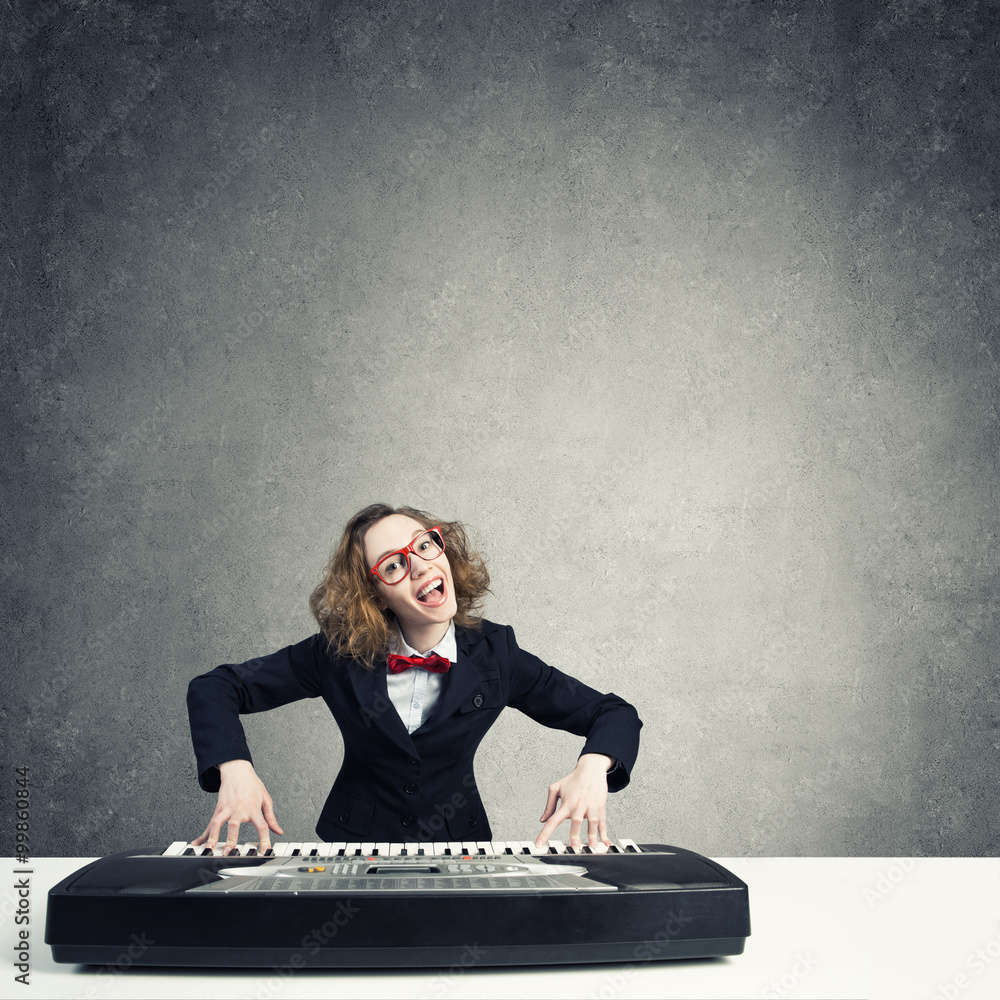 Mad woman play piano