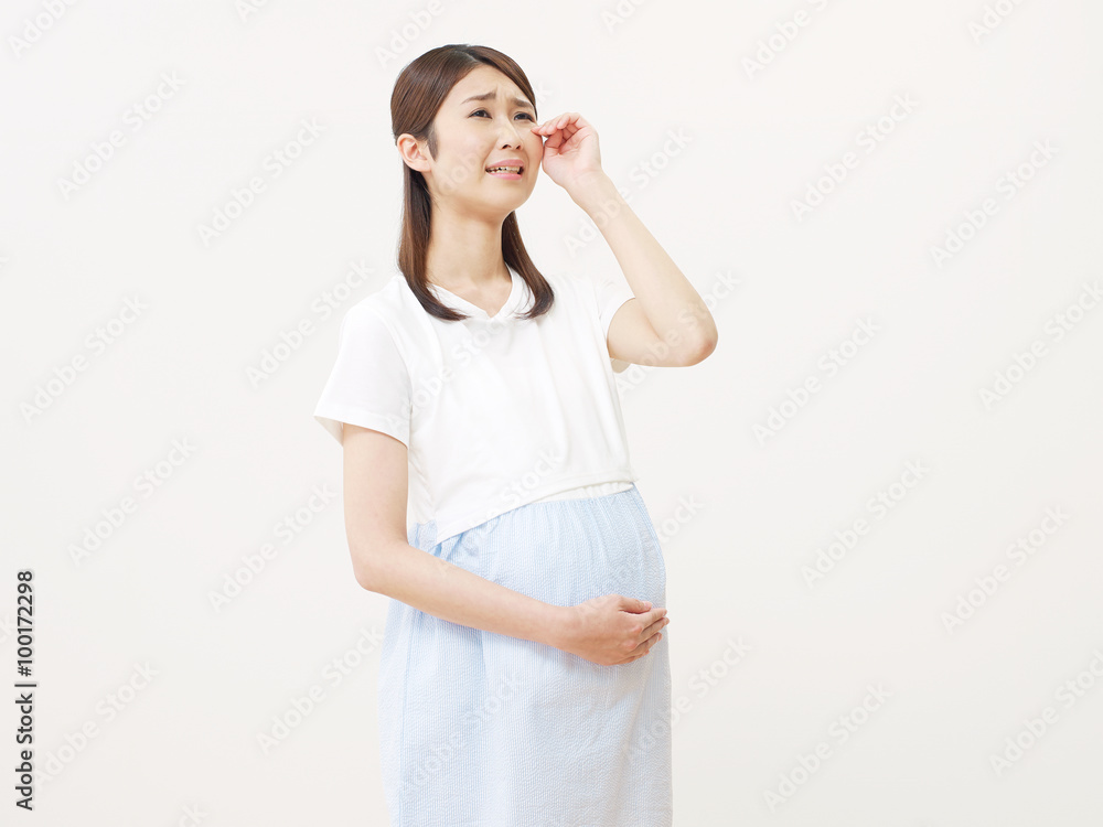 妊婦　泣く