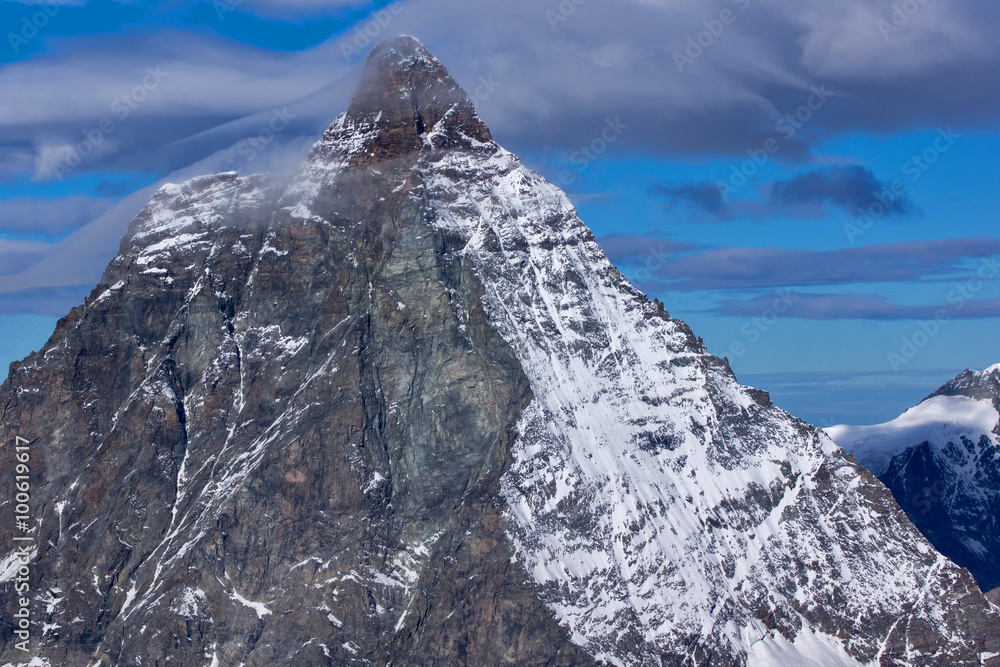 瑞士阿尔卑斯山马特洪峰的近景