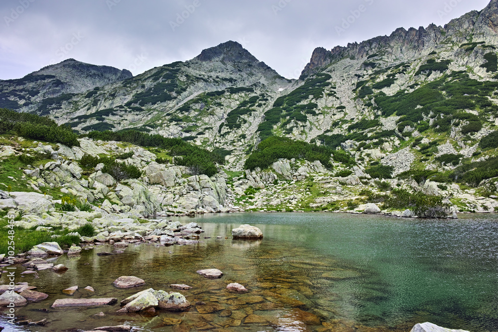 保加利亚皮林山萨莫迪夫斯基湖的壮丽景色