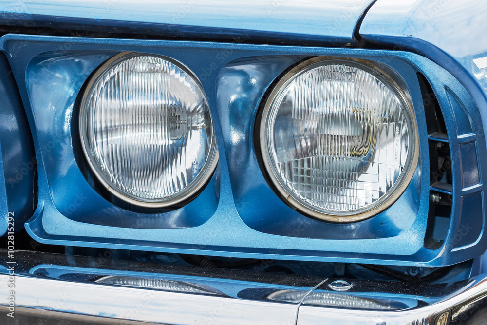 古い車のヘッドライト　Head lamp of the nostalgic car