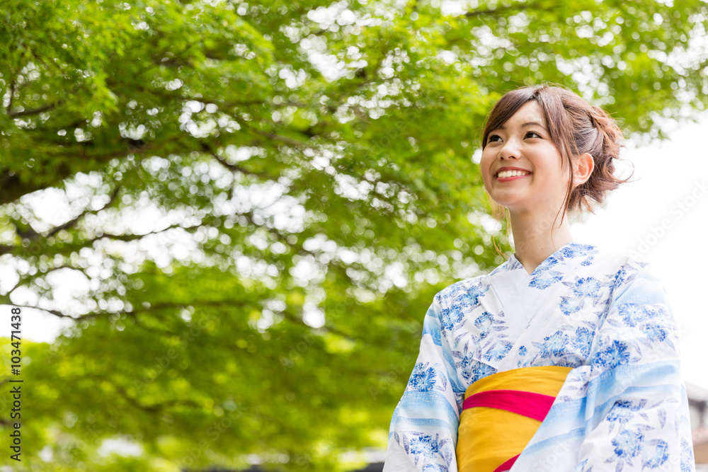 穿着和服的日本女人的画像