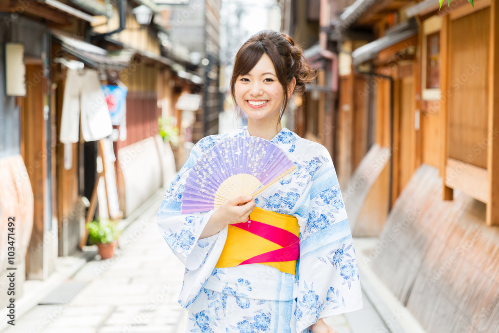 穿着和服的日本女人的画像