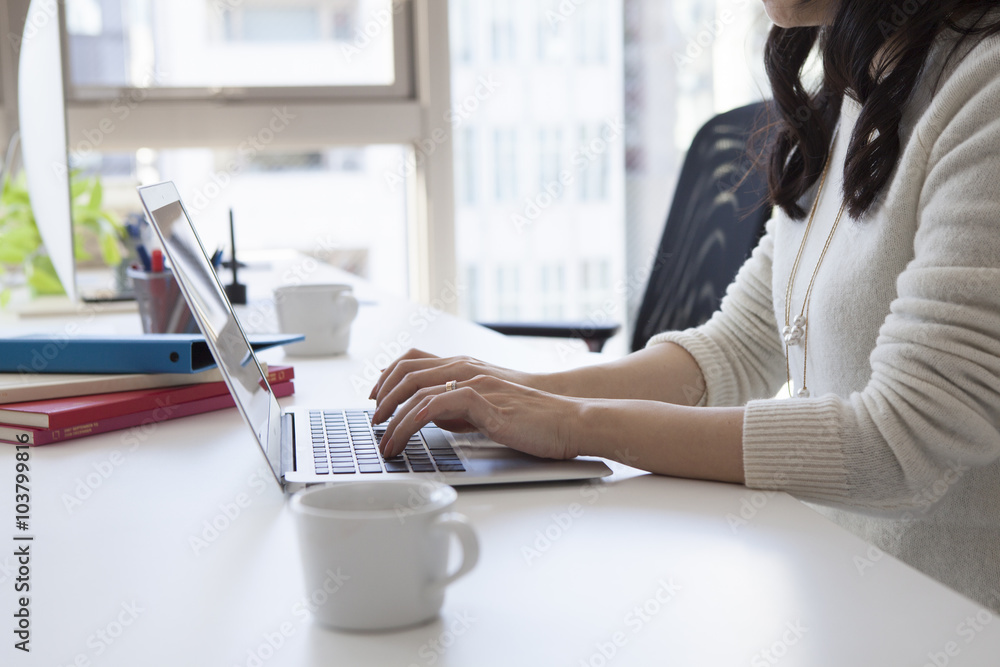 Women are entering the laptop at the office