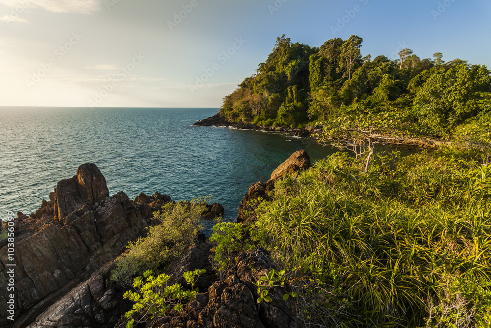 热带岛屿海岸的美丽景色。Koh Chang。泰国。