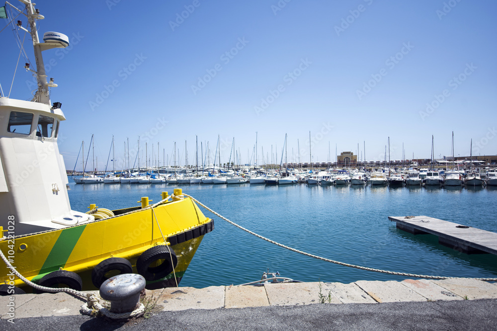 Fischkutterm im Hafen，von Imperia/意大利