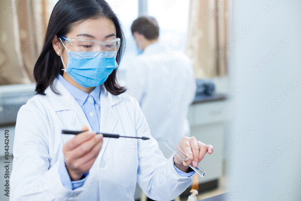 people do medical experiment in lab