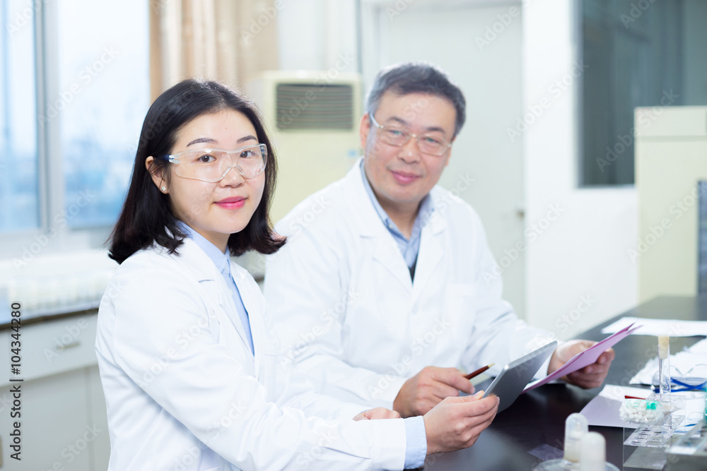 people do medical experiment in lab