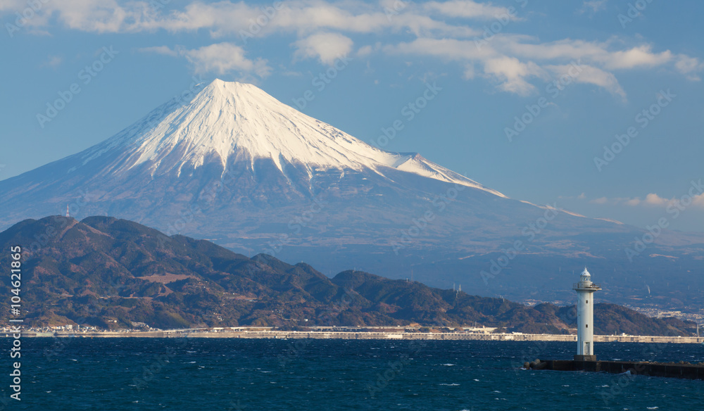 冬季静冈的富士山和大海