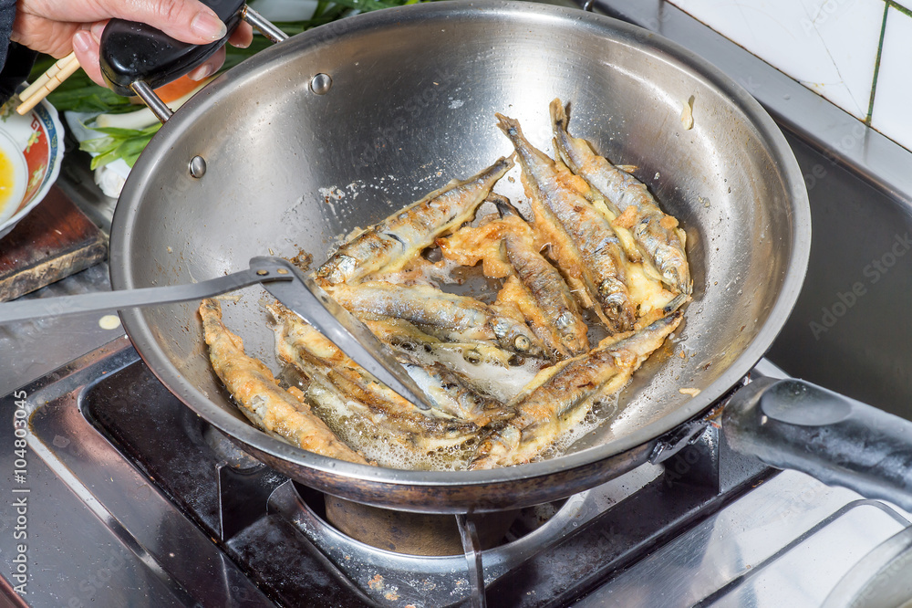 Fried fish capelin