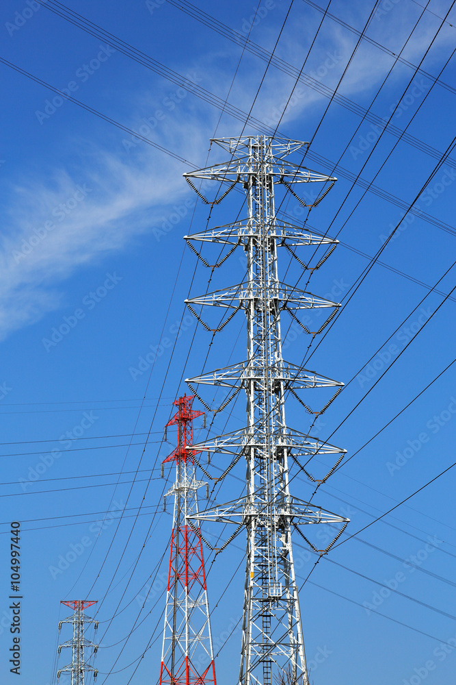 高圧電線と鉄塔