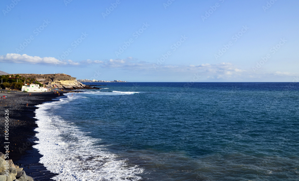 加那利群岛特内里费岛拉卡莱塔村附近的海洋和海岸线美景，