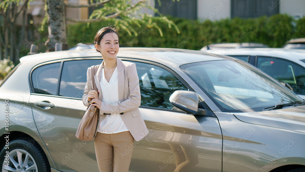 女性・車