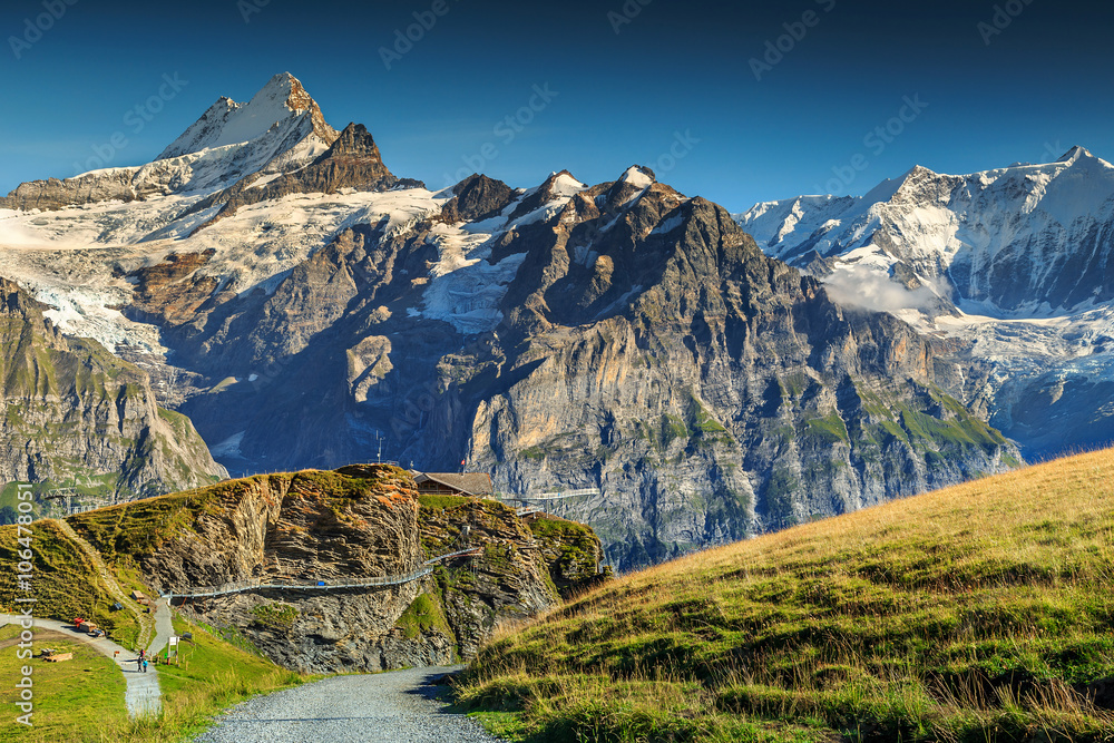 来自欧洲瑞士第一山车站的令人惊叹的全景