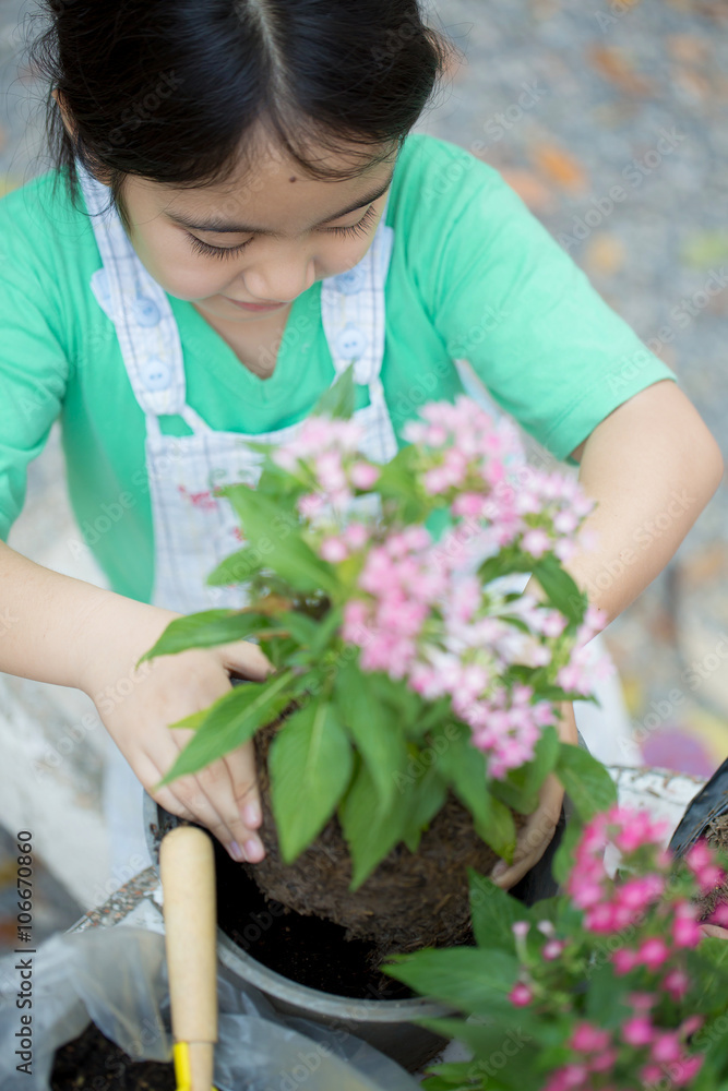 亚洲小孩种花