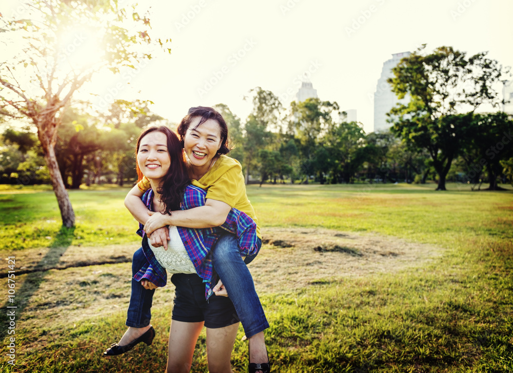 母女休闲可爱的和平生活理念