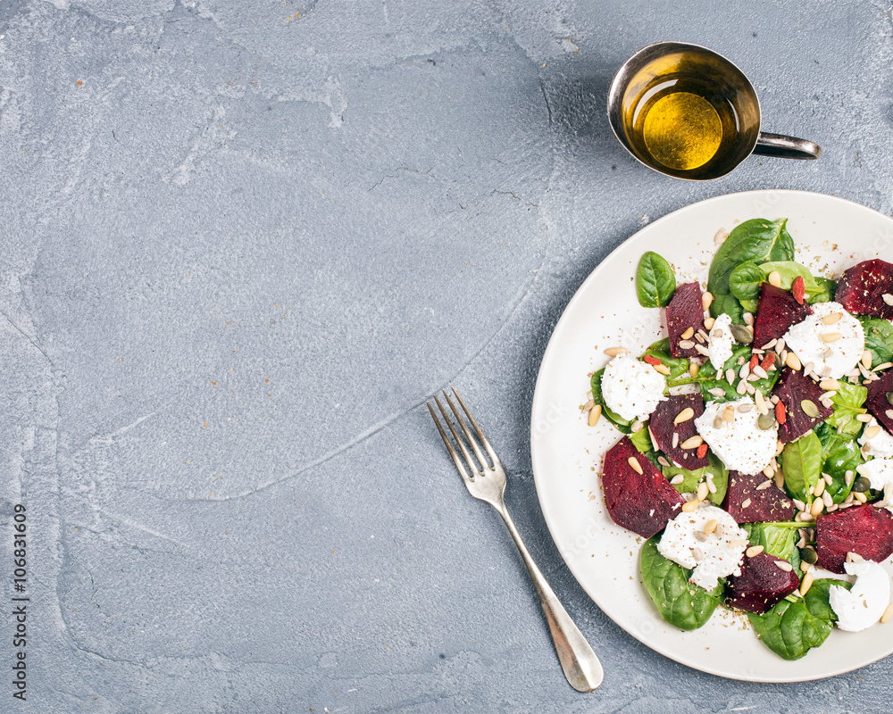 Salad with roasted beetroot, spinach, soft goat cheese and seeds