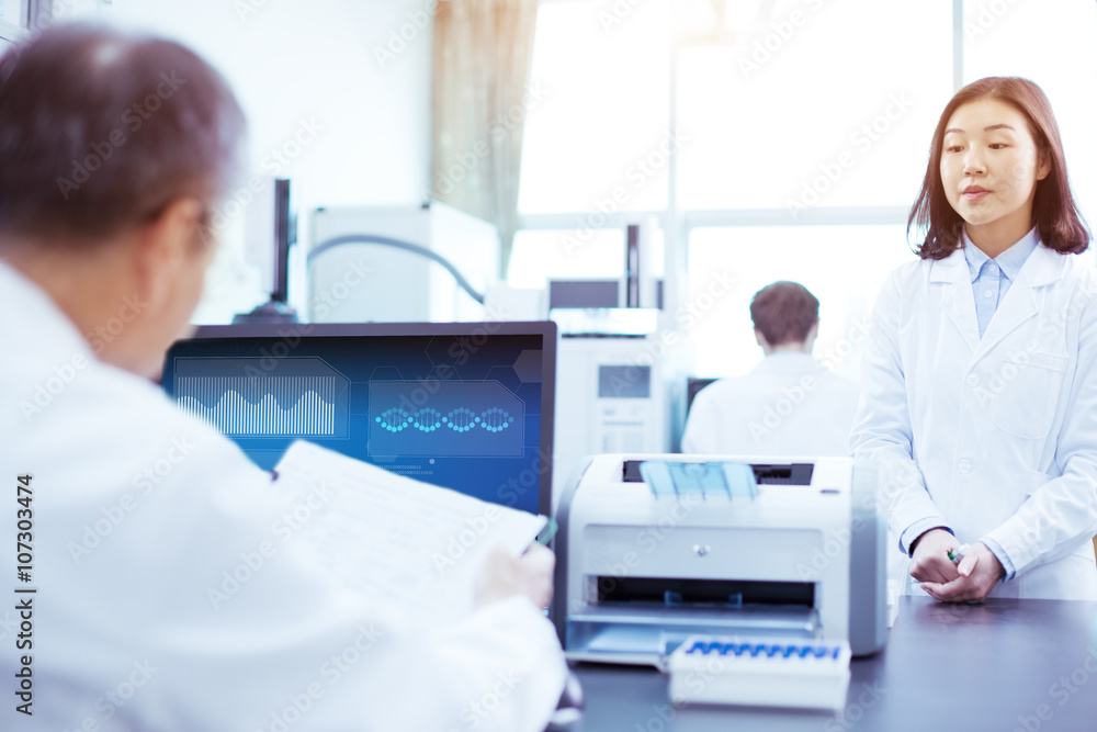 people analysis chemical experiment by computer in modern lab