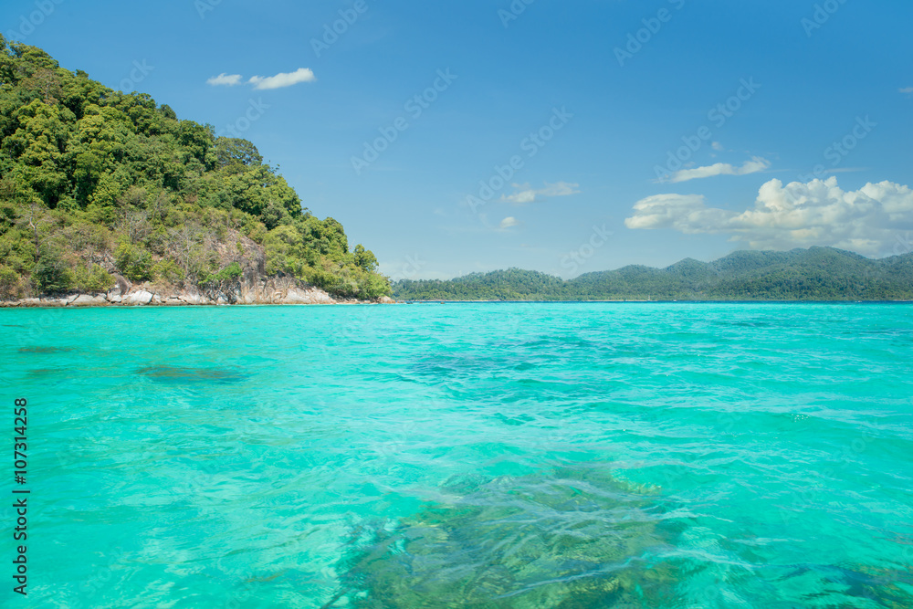 夏季、旅游、度假和度假概念-Idyllic Island Tr