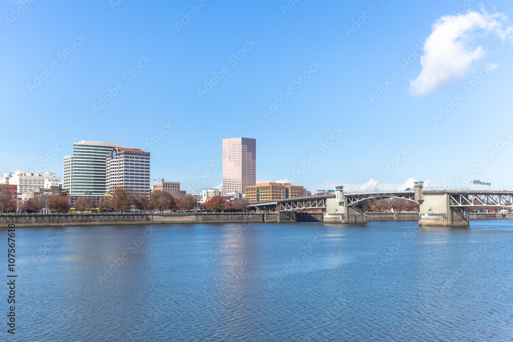 波特兰的水、天际线和城市景观