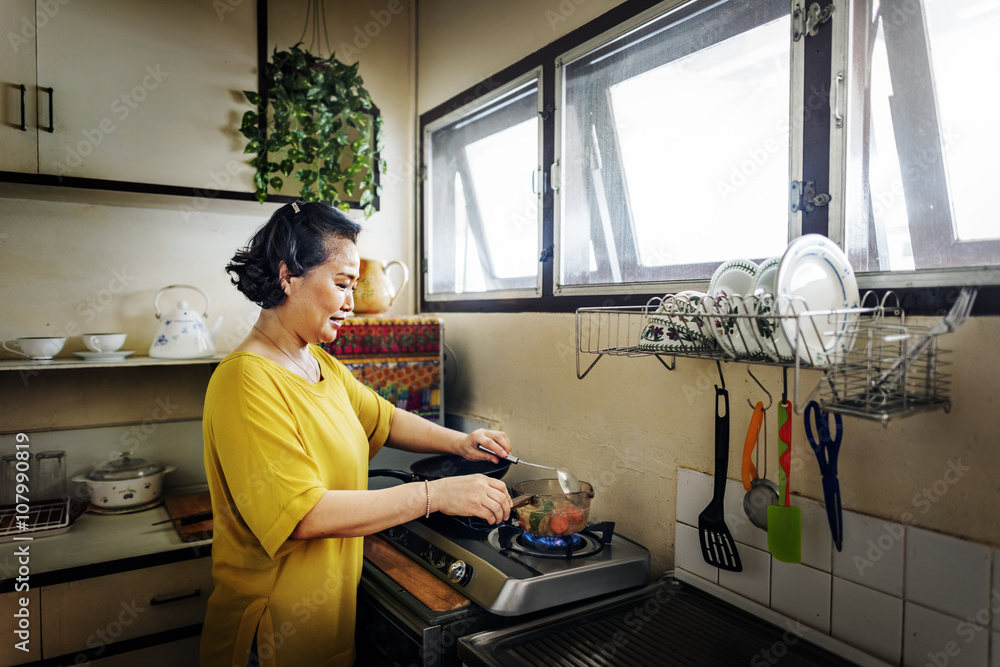 Mother Cooking Casual Adorable Heppiness Life Concept