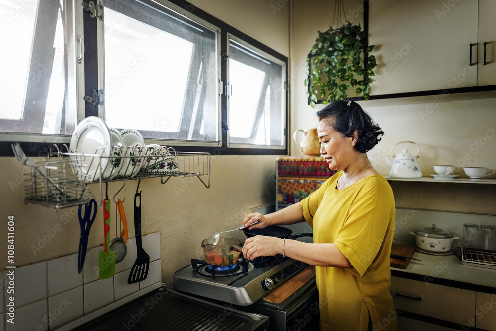 Mother Cooking Casual Adorable Heppiness Life Concept