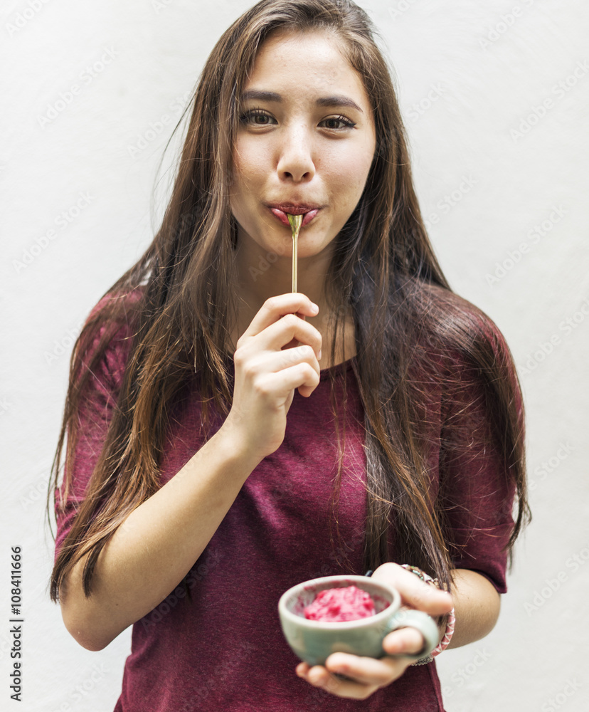 冷冻甜点碗Sherbet草莓甜概念