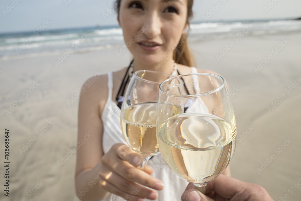 The couple have been toast with white wine at the beach