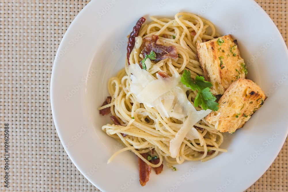 Spaghetti Carbonara with bacon and cheese