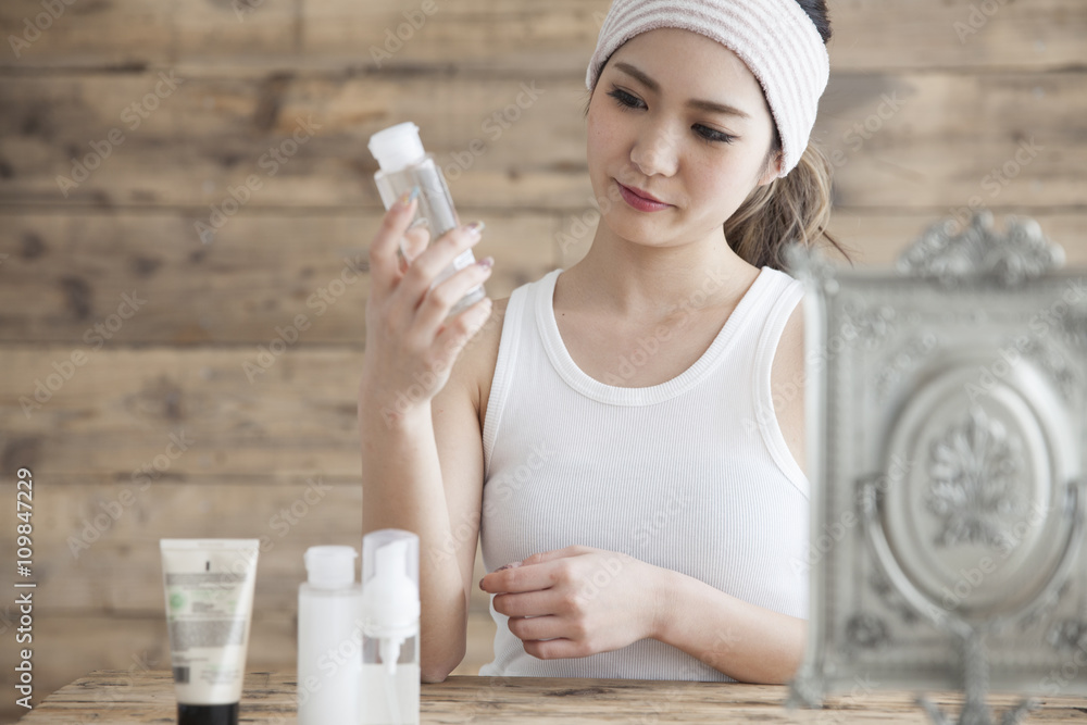 Young women are looking at the components of the lotion