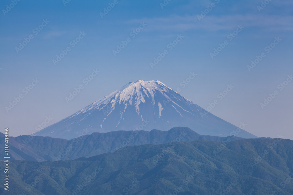 从高富市看春天的富士山顶