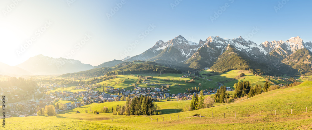 奥地利萨尔茨堡地区的阿尔卑斯村庄Maria Alm