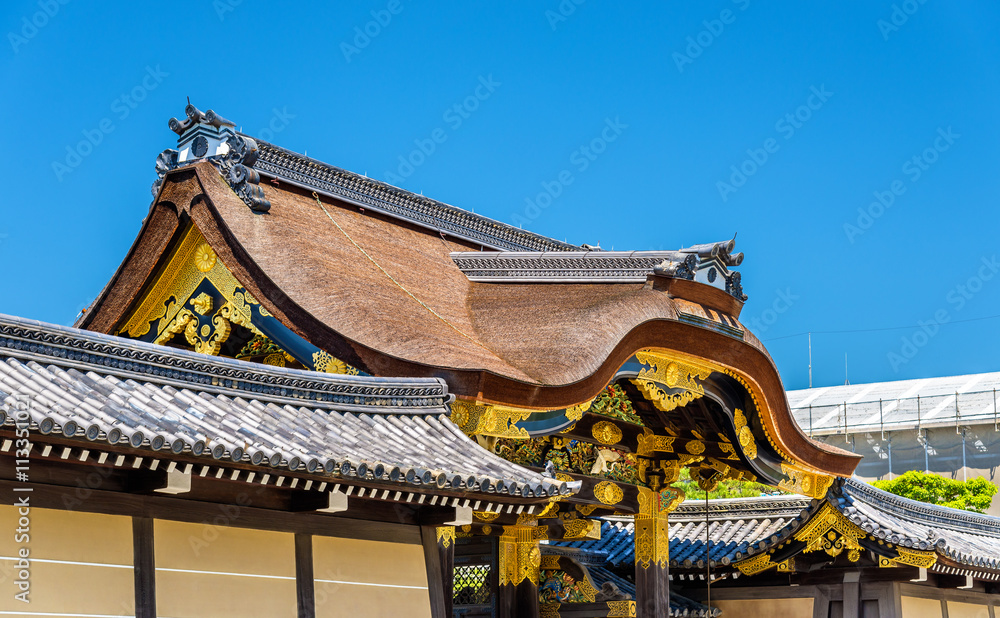 京都二条城堡九幡宫的卡拉门正门