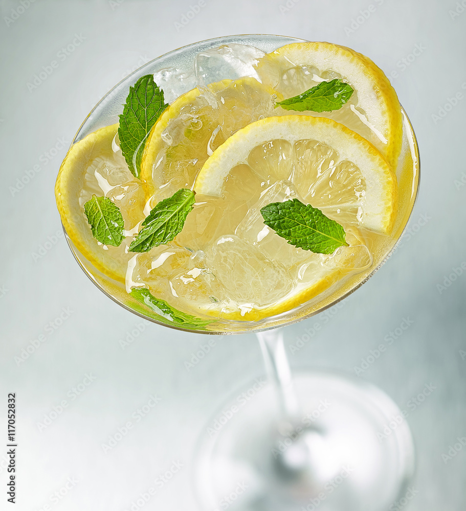 iced lemon cocktail