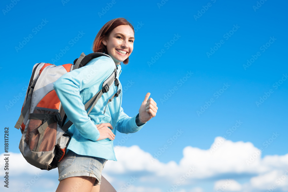 快乐女人登山者