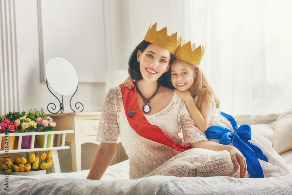 queen and princess in gold crowns