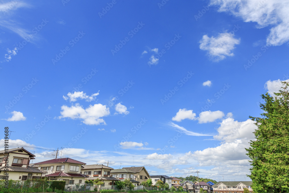 住宅と青空