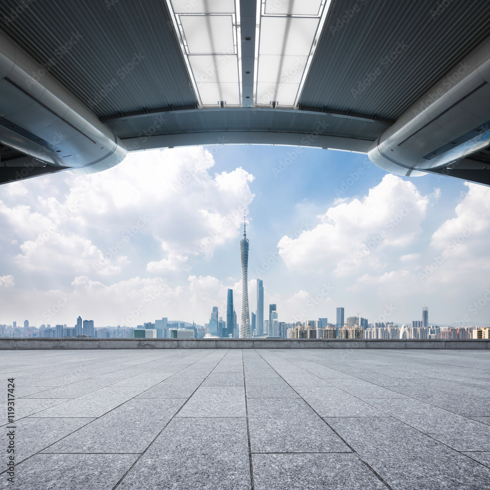 从空砖地板看广州的城市景观和天际线