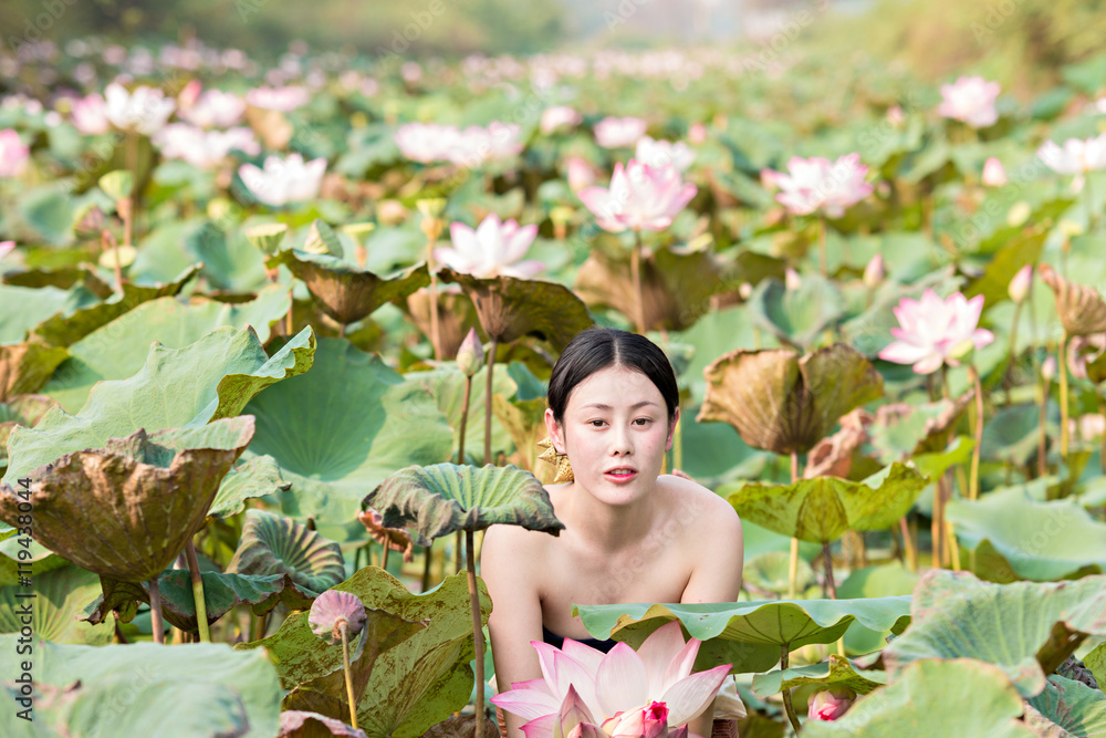 美丽的荷花女孩