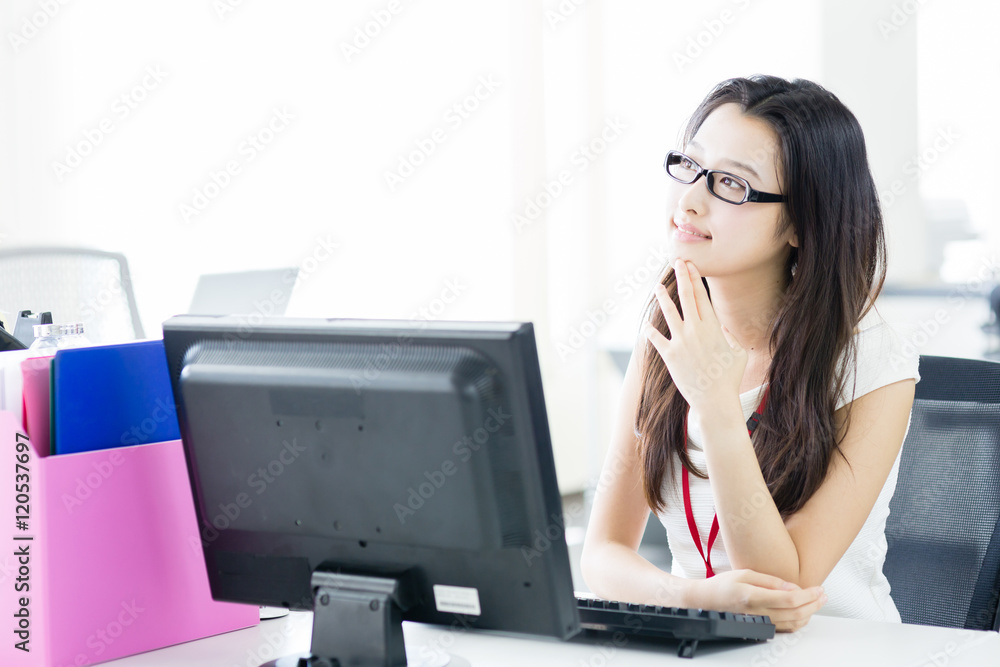 asian businesswoman working in the office