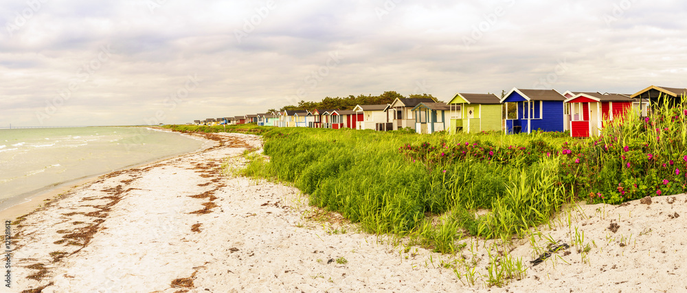 Typische Schwedenhäuser am Ostseestrand  