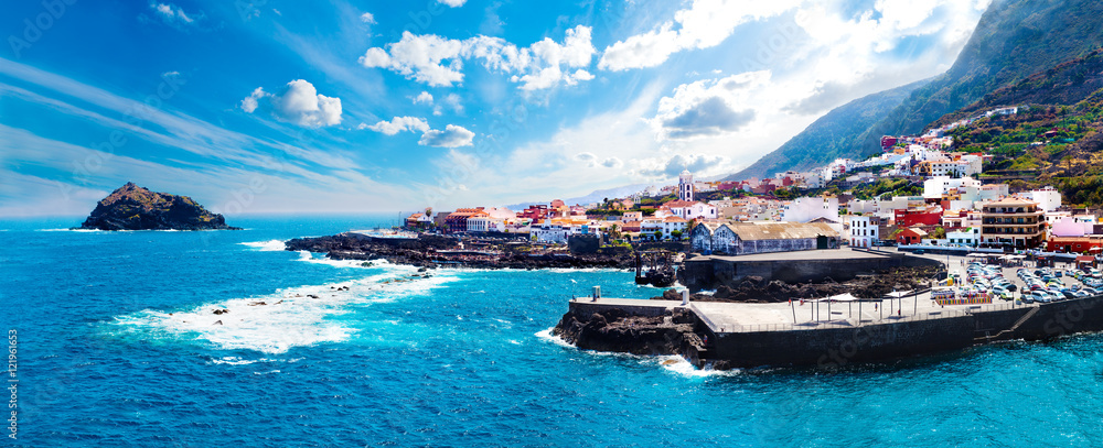 Pueblo costero Garachico,Isla de Tenerife.Islas Canarias.España.Paisaje de pueblo y playa.Paisaje pi