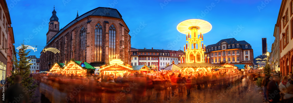 Weihnachtsmarkt in Heidelberg, Marktplatz, Panorama mit Bewegungsunschärfe