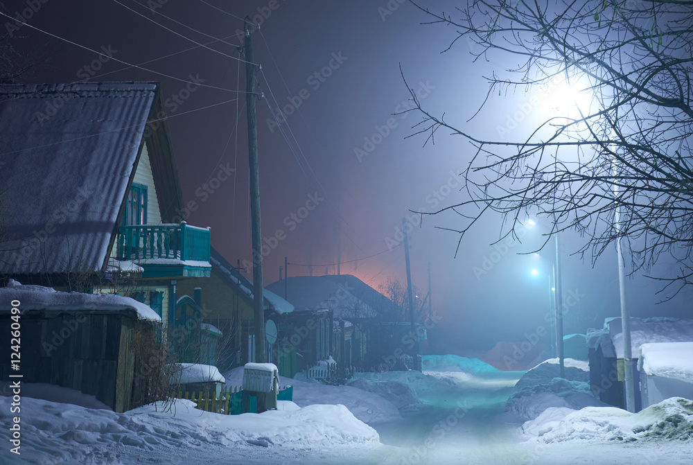 冬季雪地下的乡村街道夜拍