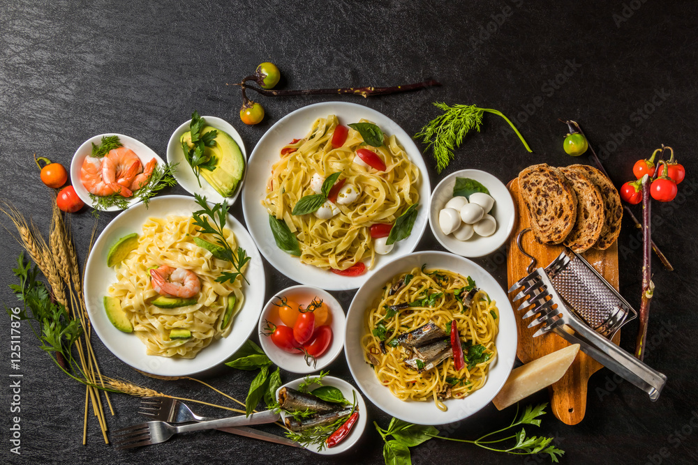 イタリア食材　生パスタ料理　 Raw pasta and Italian ingredient