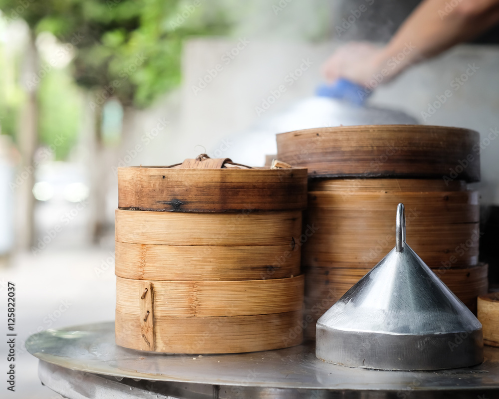 竹蒸笼中的点心，中国美食的美味