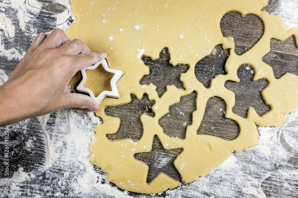 Plätzchen backen in der Weihnachtszeit 